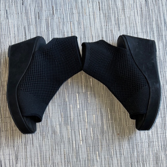 Eileen Fisher Black Wedge Sandals - Picture 6 of 6